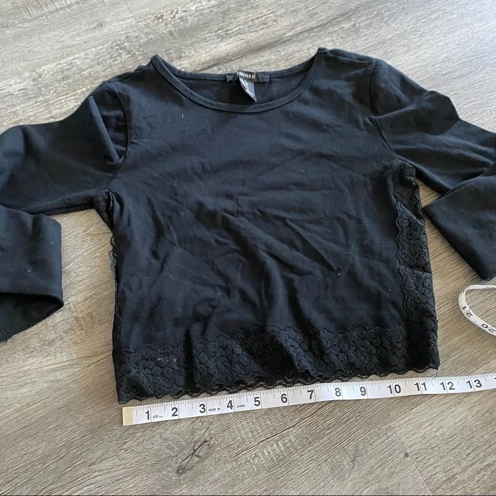 Nwot Lace accent crop top